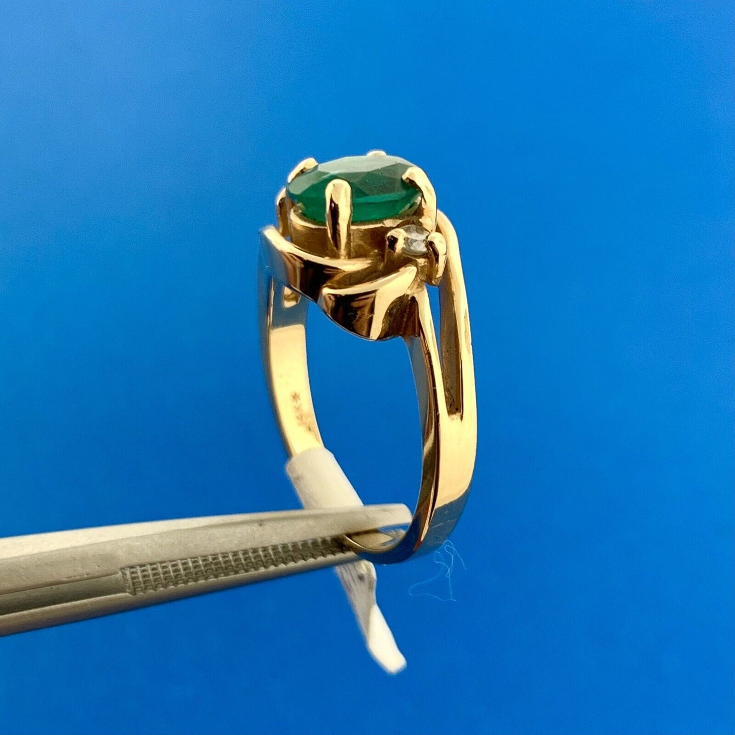 14k Yellow Gold Oval Emerald Diamond Accented May Anniversary Size 6 Ring