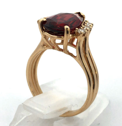 Designer 14K Yellow Gold Pear Shaped Garnet Round Diamond Accent Cocktail Ring