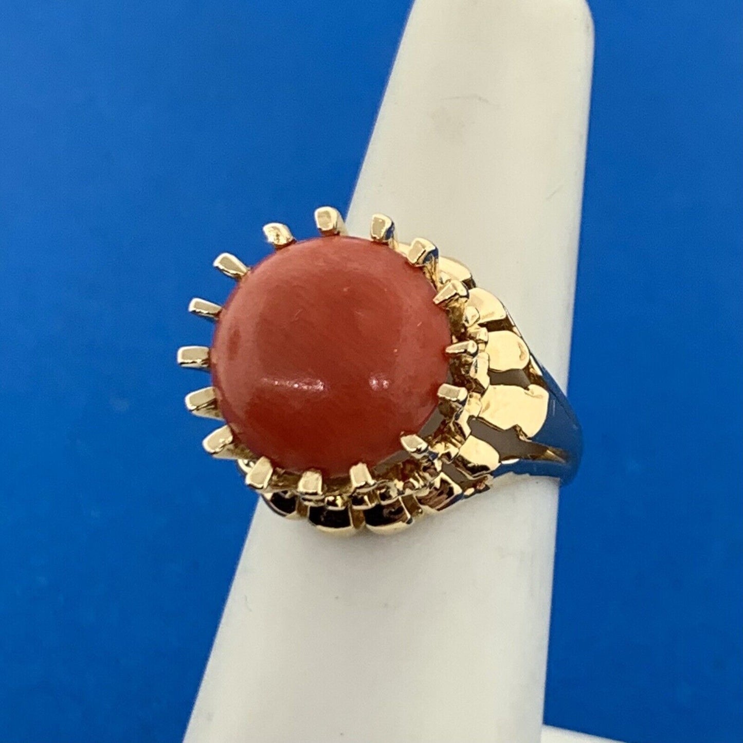 18K Yellow Gold Coral Solitaire Crown Style Size 6 Statement Cocktail Ring