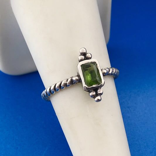 Classic 925 Sterling Silver Peridot Rectangle Bead Work Cable Band Ring