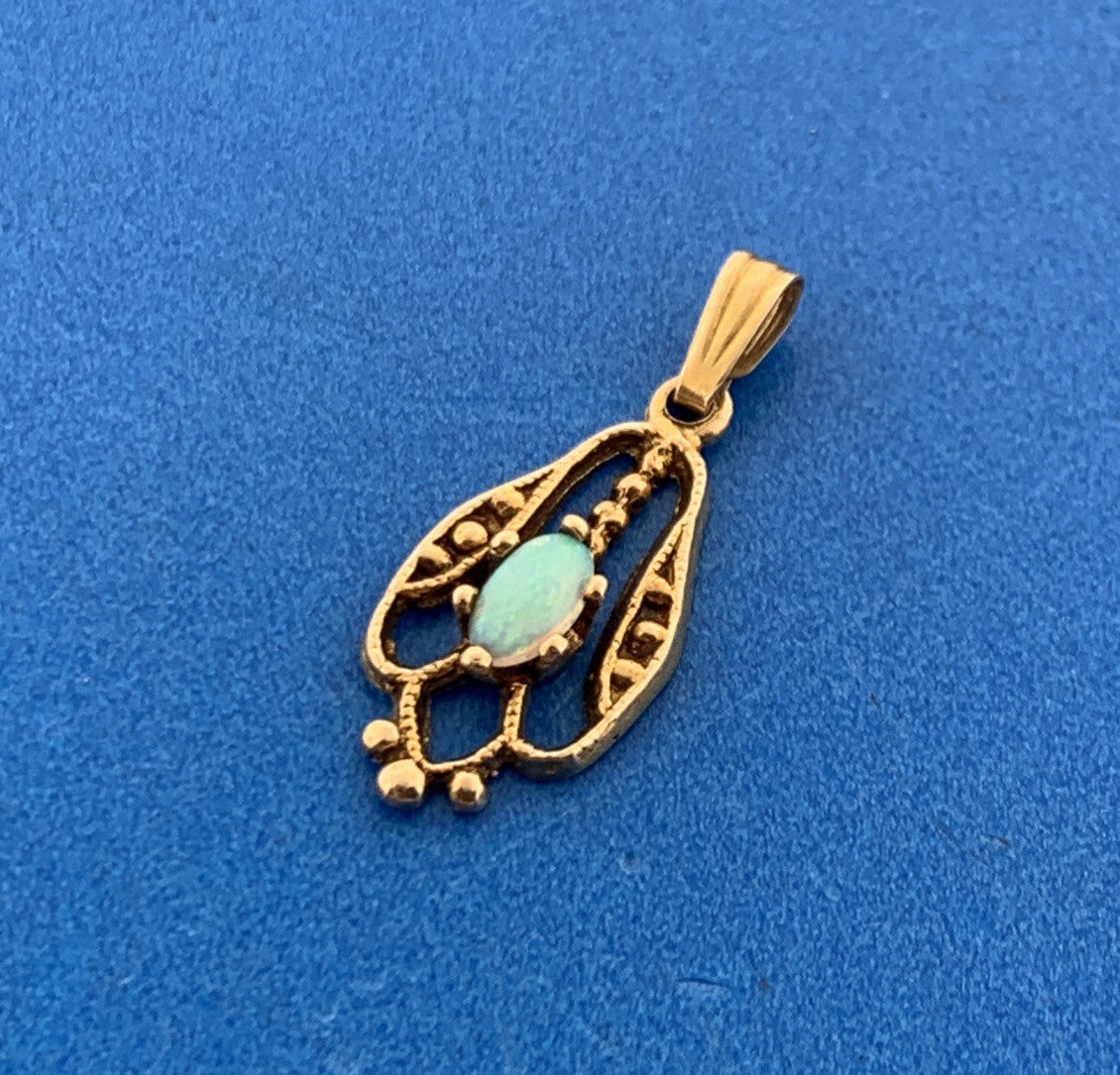 Vintage 14K Yellow Gold Oval Opal Cabochon October Anniversary Charm Pendant