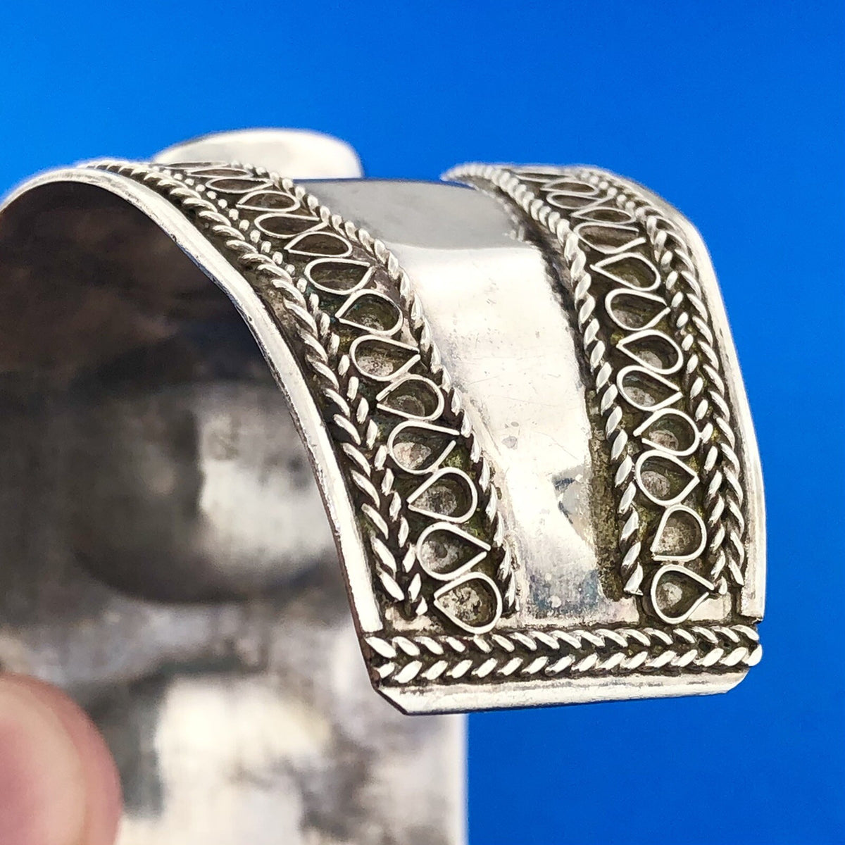 Estate 925 Sterling Silver Black Onyx Cabochon Wheat Scroll Wide Cuff Bracelet
