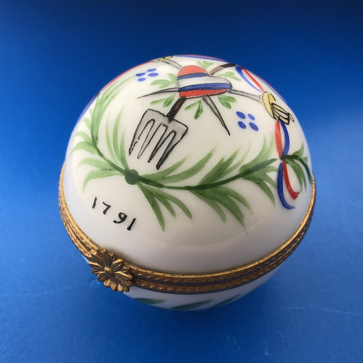 Vintage Limoges Hand Painted Porcelain Floral Round Paris Hinged Trinket Box