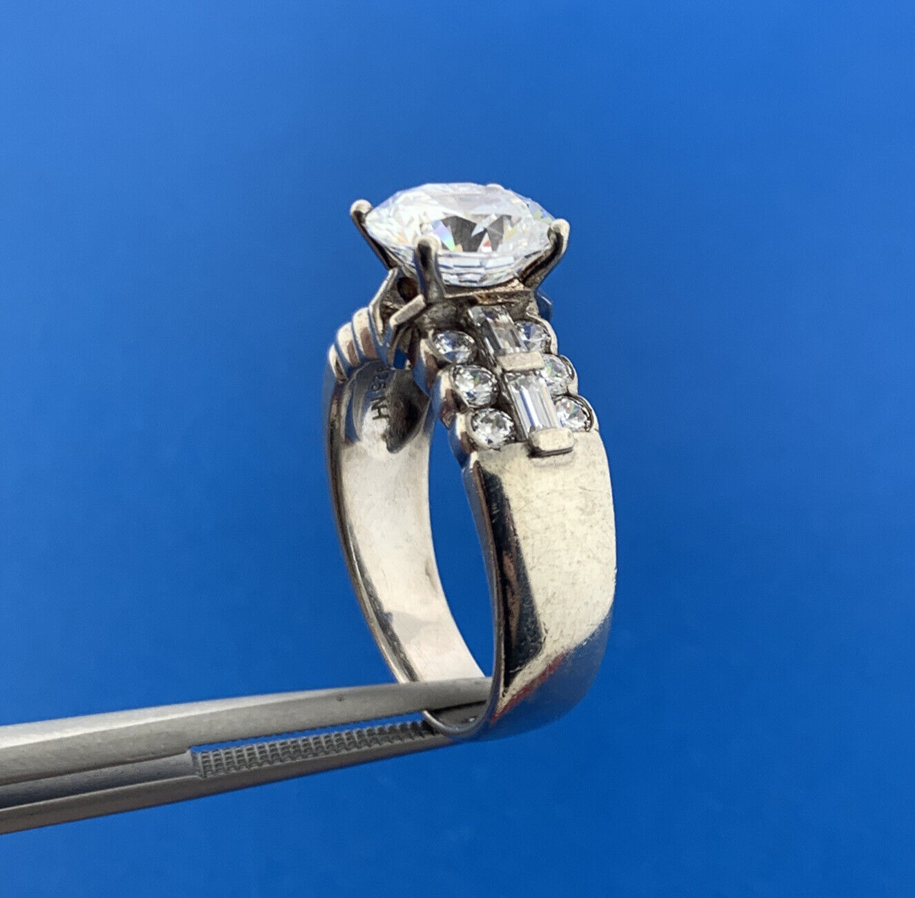 Designer 925 Sterling Silver Solitaire Cubic Zirconia w/Accents Statement Ring