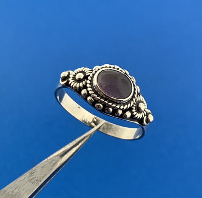 Stunning Sterling Silver 925 Oval Cabochon Purple Amethyst Ring Size 7.25