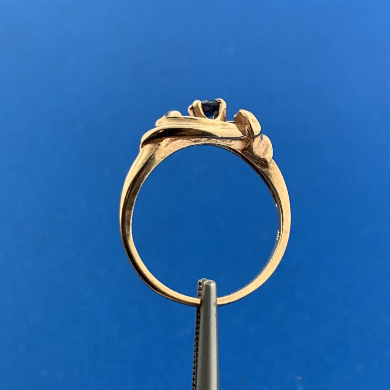 Vintage 10K Yellow Gold Sapphire Solitaire Scroll Knot September Ring