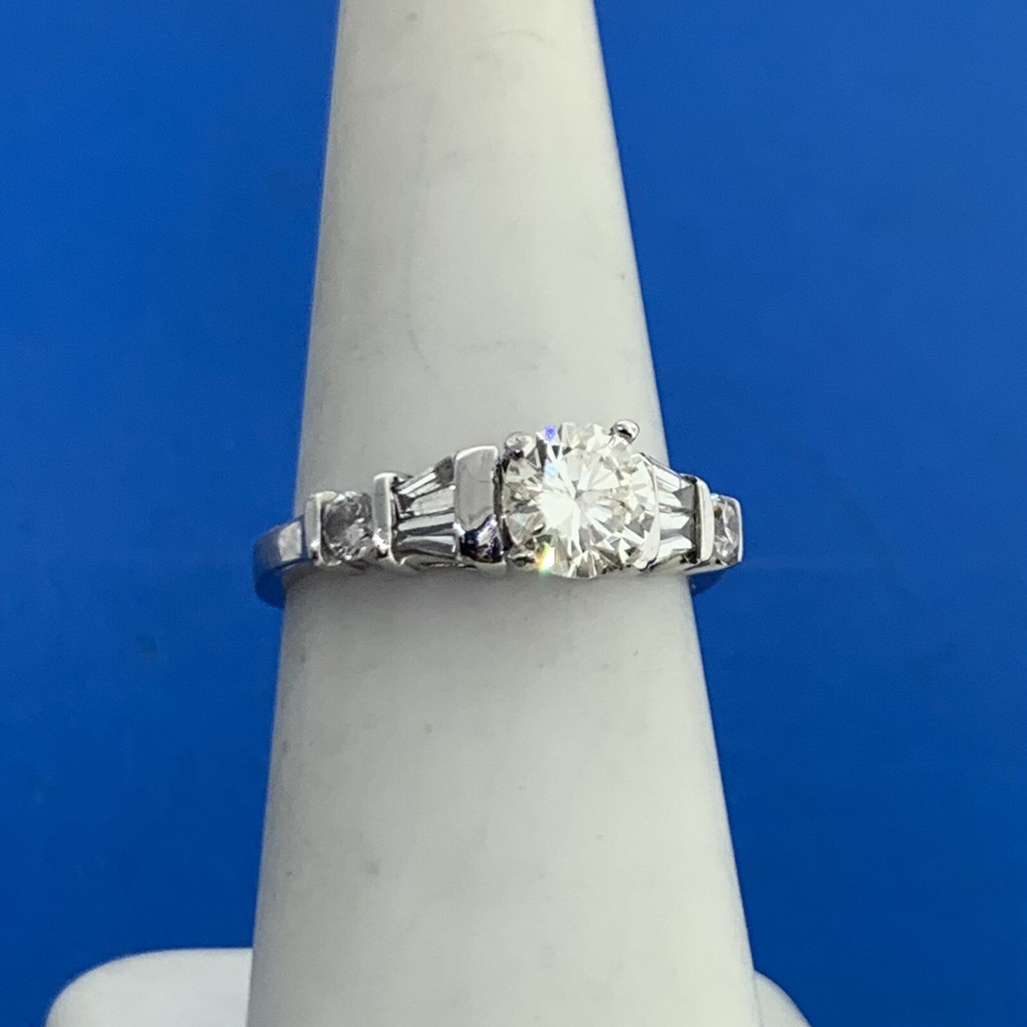 Vintage Designer 14K White Gold Round Solitaire W/Accents Engagement Ring