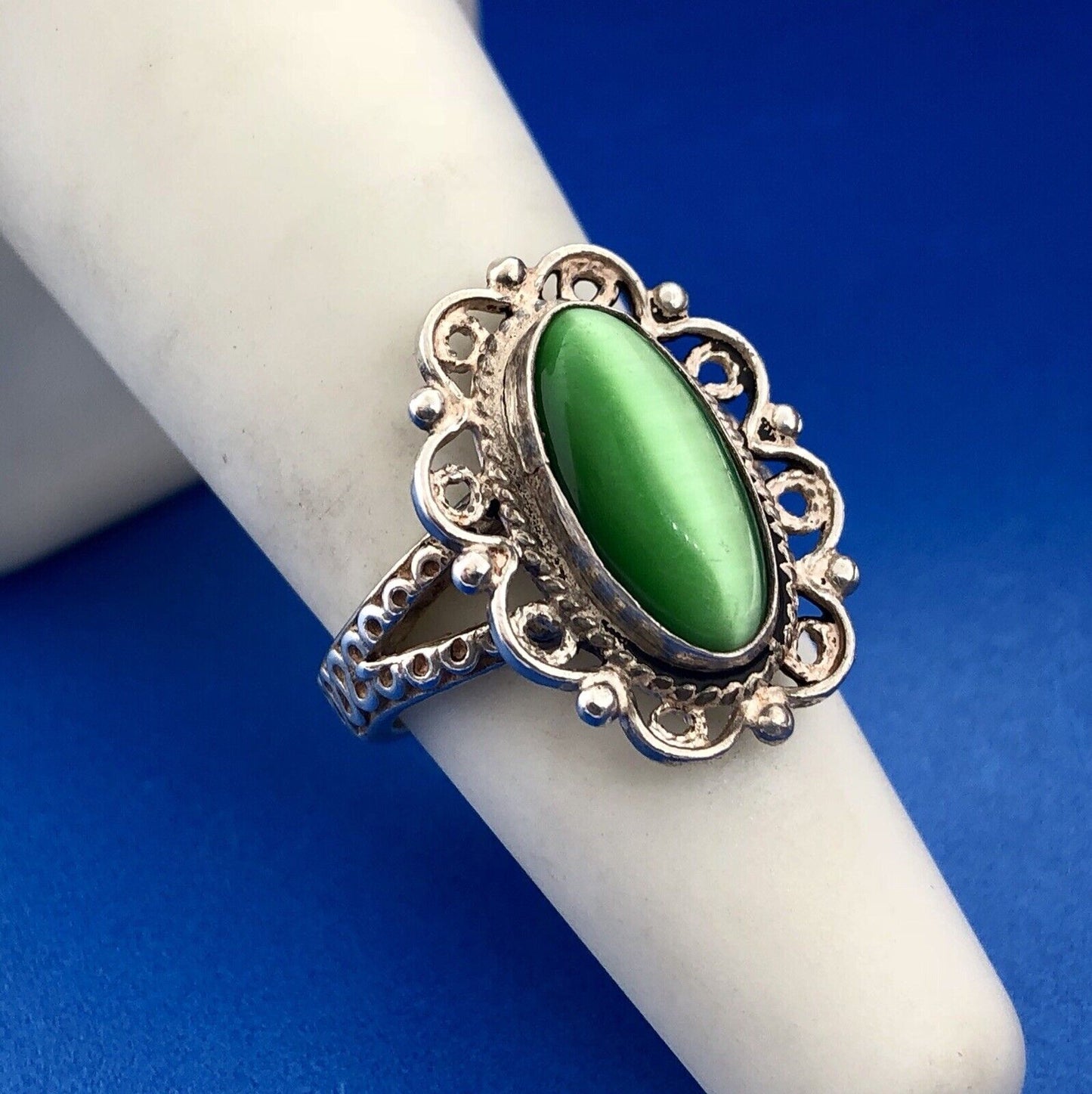 Bright Retro Sterling Silver 925 Green Tigers Eye Scroll Filigree Cocktail Ring