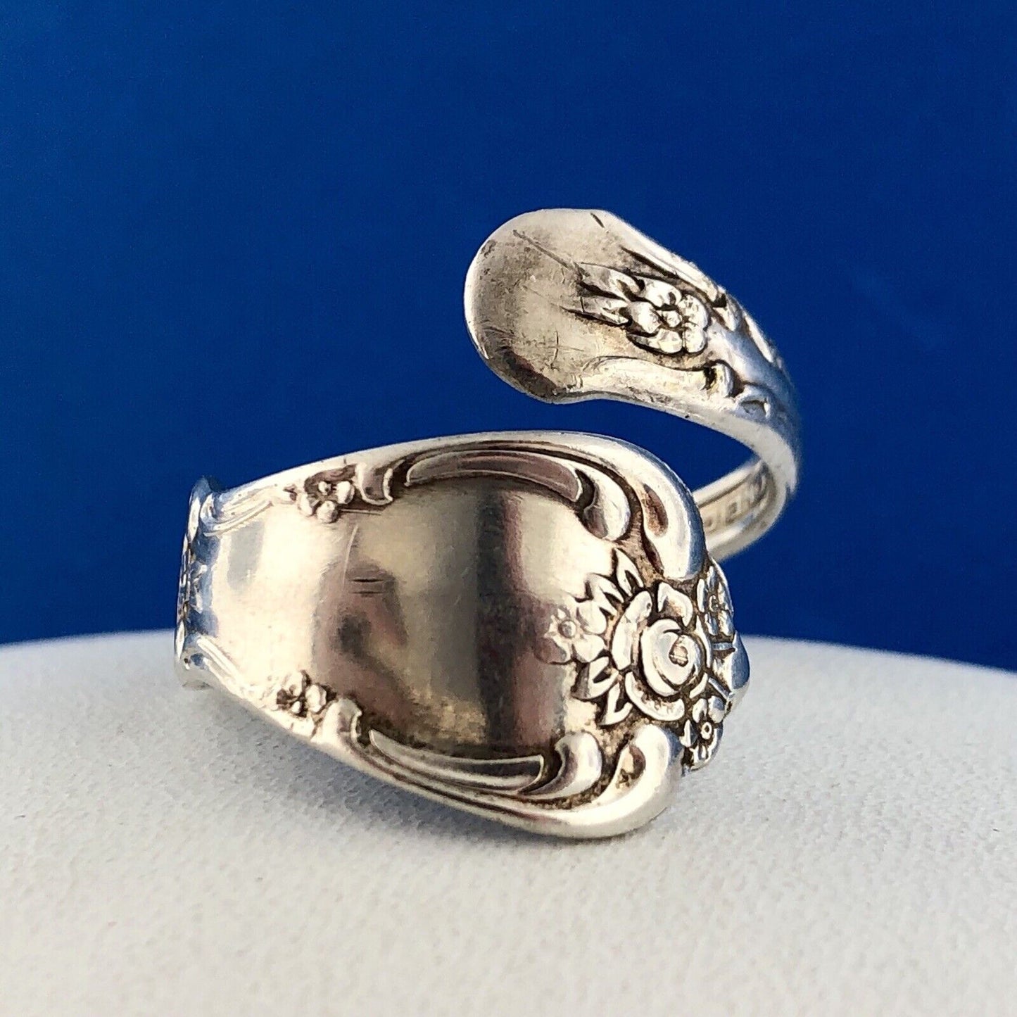 Retro William Rogers Oneida Juliette Pattern Silver Plate Spoon Bypass Ring