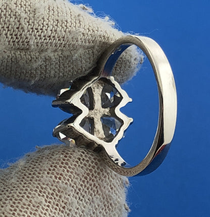 Stunning Sterling Silver 925 Sparkling Heart Cut CZ Clover Flower Ring Size 8