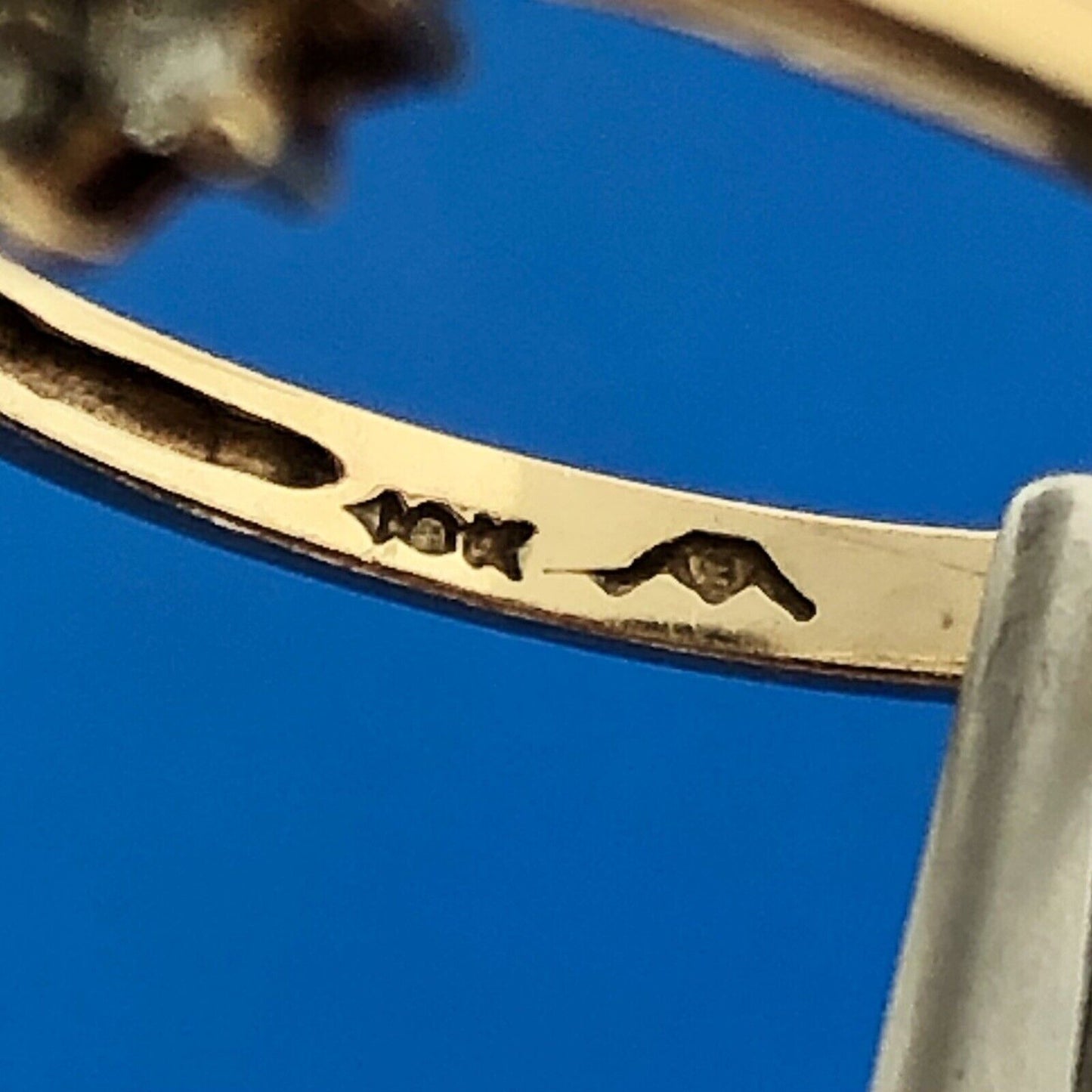 Gorgeous 10k Yellow Gold Oval Cut Sapphire Diamond Halo Small Ring Size 6.75