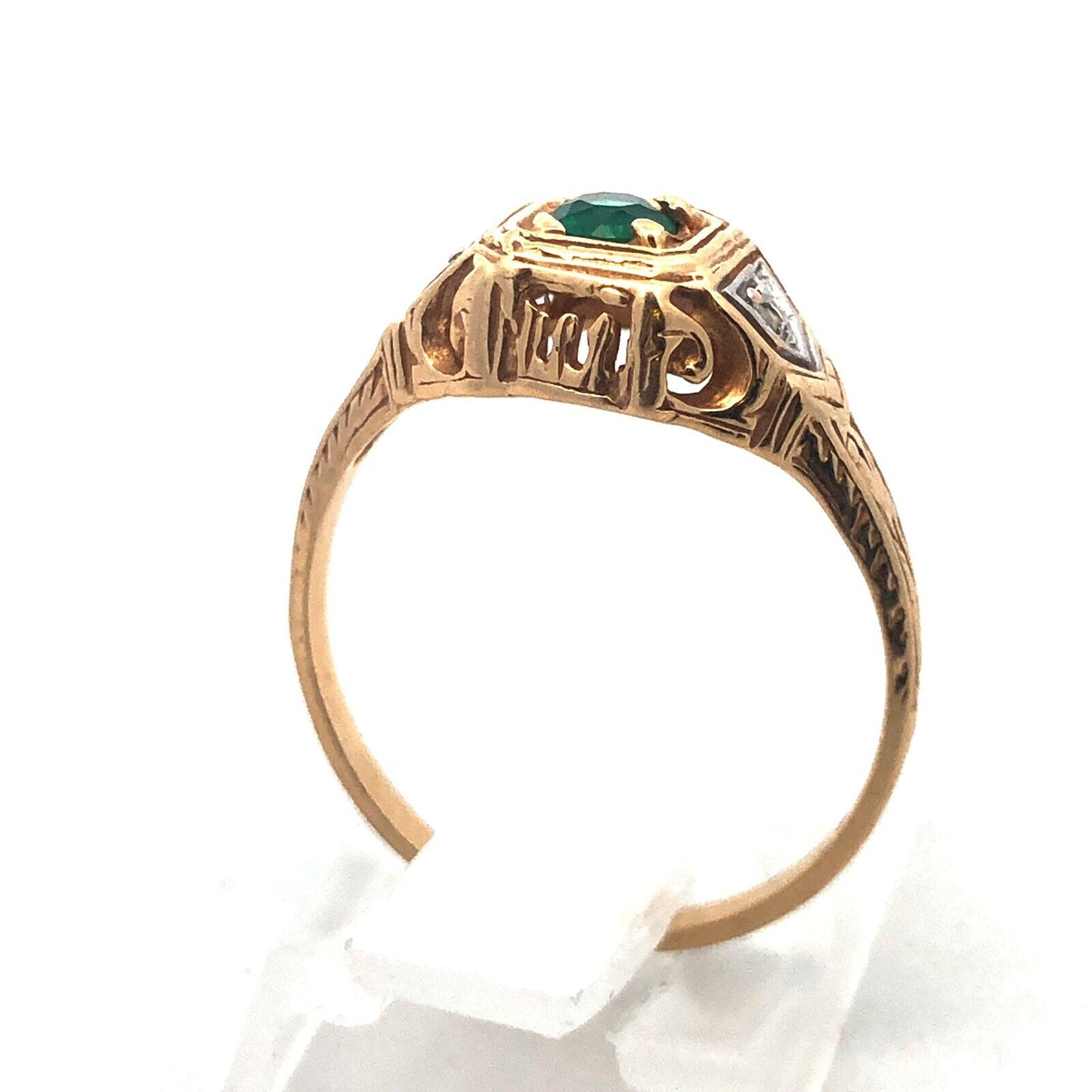 Gorgeous 14k Yellow Gold Round Cut Emerald Diamond Regal Woman's Ring Size 6.75