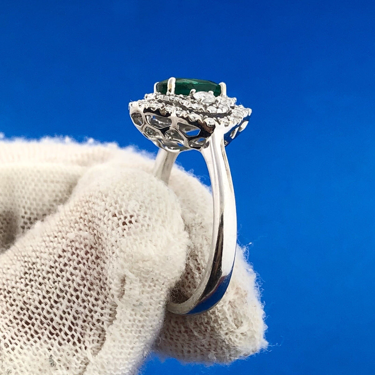 Stunning 18K White Gold Emerald Diamond Triple Halo May Anniversary Ring Size 6