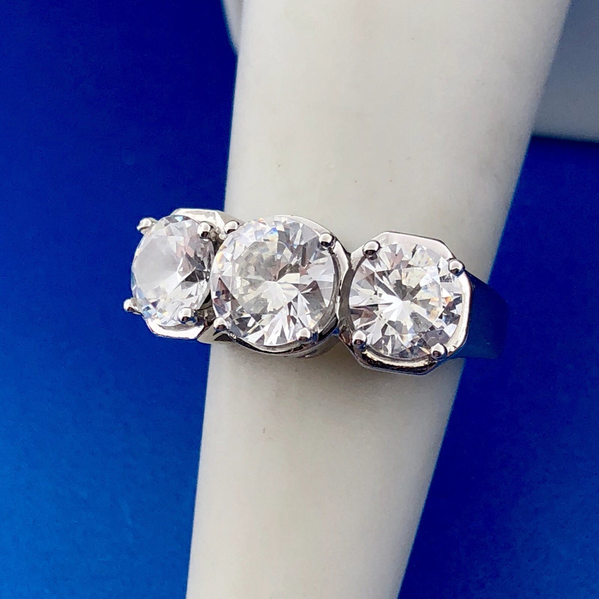 Designer 14k White Gold Ring with Three Round CZ Cubic Zirconia Size 5.25