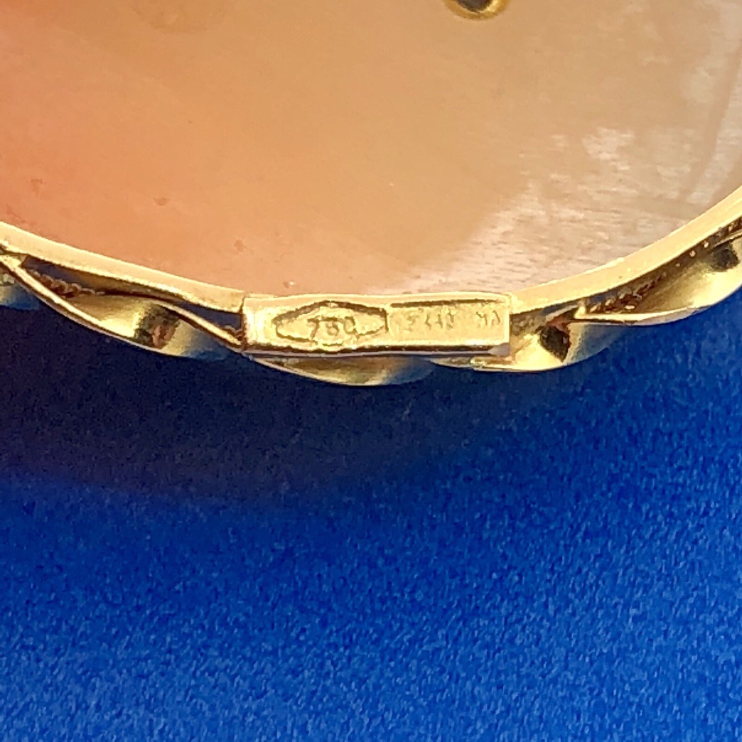 Victorian 14K Yellow Gold Oval Carved Cameo Diamond Accent Pin Brooch Pendant