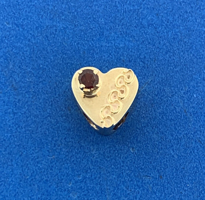Vintage 10K Yellow Gold Round Garnet Textured Heart Bracelet Charm
