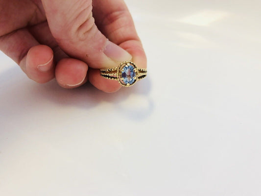 Vintage 10K Yellow Gold Oval Blue Topaz Triple Shank December Cocktail Ring