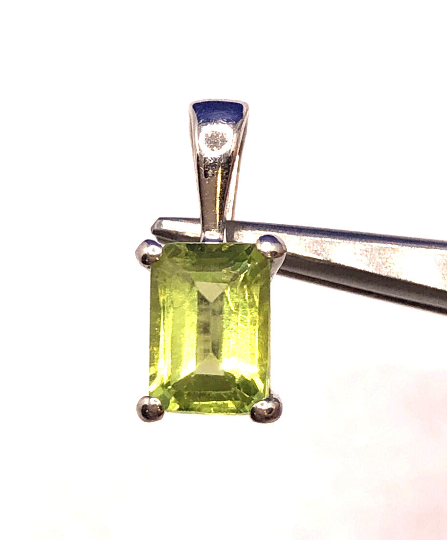 Designer TGGC 925 Sterling Silver Emerald Cut Green Citrine Petite Pendant