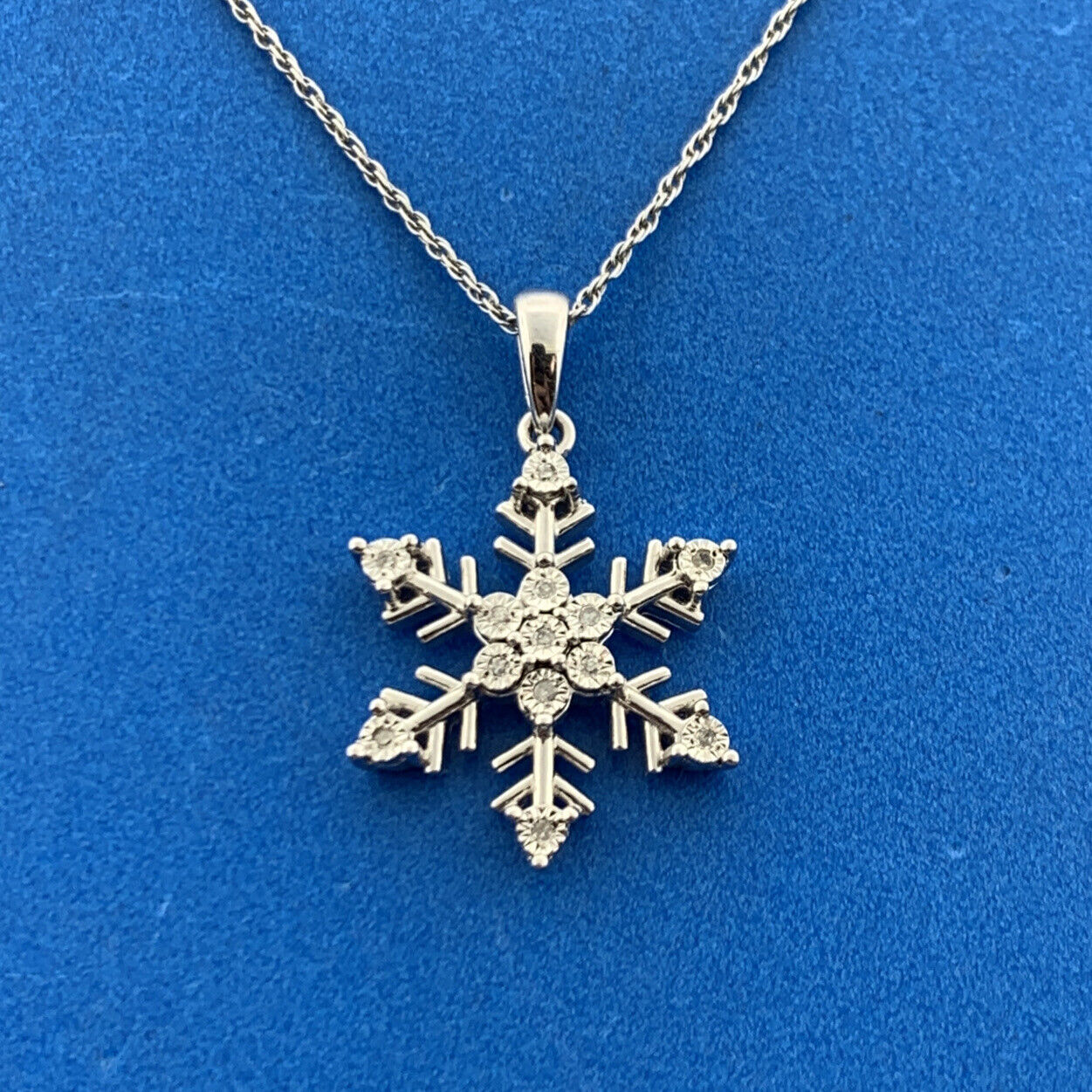Desinger SUN 925 Sterling Silver Diamond Starburst Snowflake Pendant Necklace