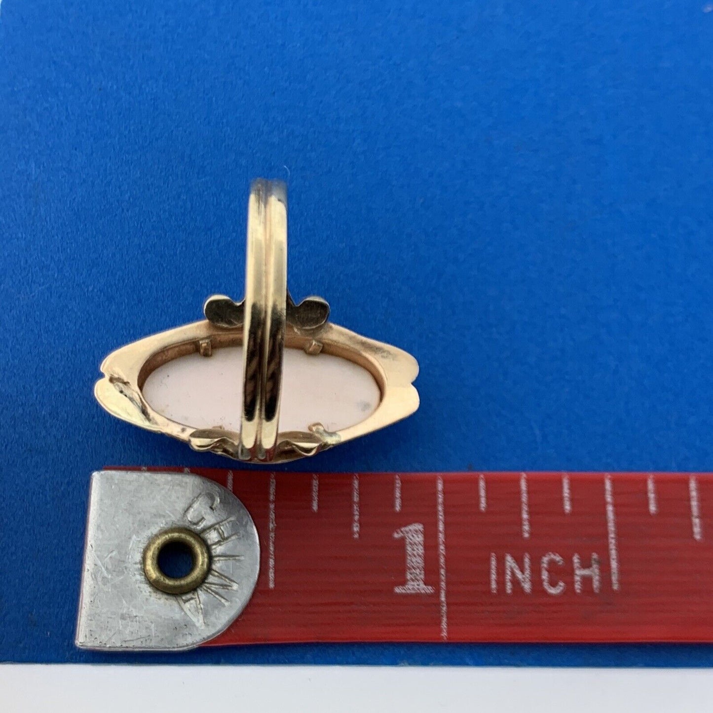 Gorgeous 14k Yellow Gold White Cameo Shell  Women's Bust Finger Ring Size 7