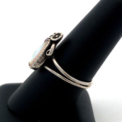 Native American 925 Sterling Silver Oval Mother of Pearl Floral Nature Ring