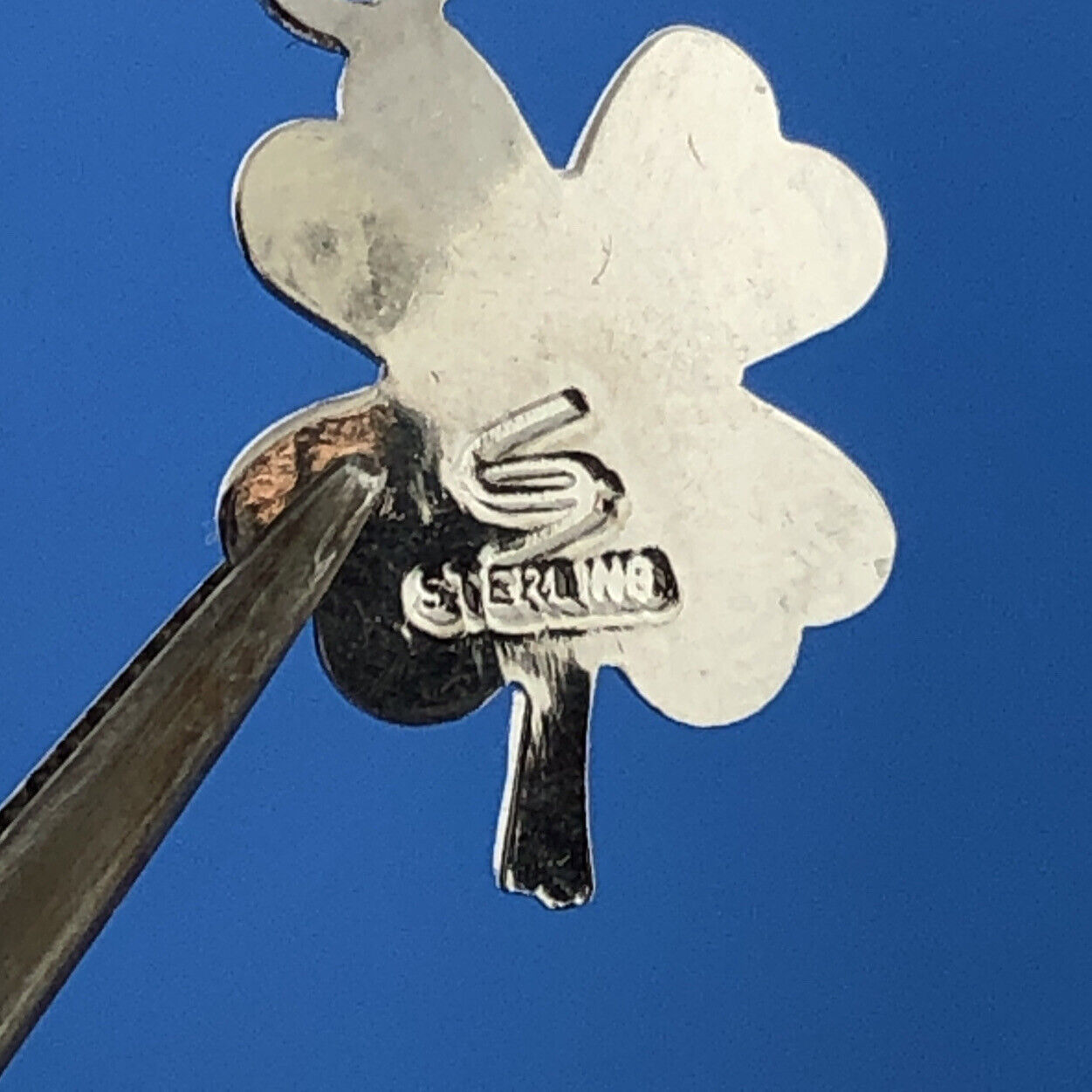 Estate Sterling Silver Blue CZ Florentine Polished Good Luck 4 Leaf Clover Charm
