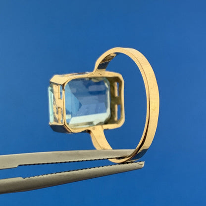 Estate Designer 14K Yellow Gold Rectangle Blue Topaz Solitaire Statement Ring