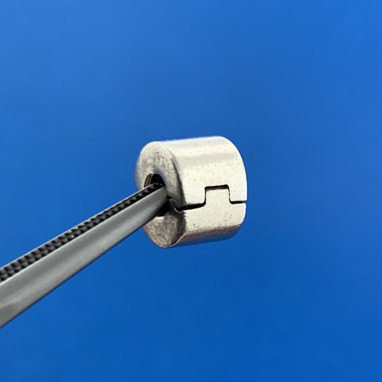 Authentic PANDORA 925 Sterling Silver Smooth Barrel Clip Charm 790138 Retired