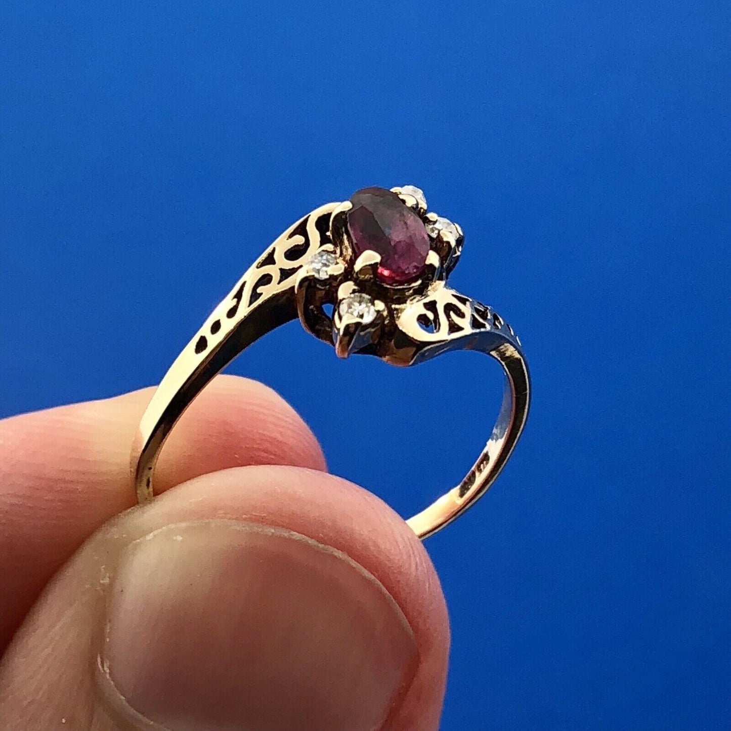 Vintage 10K Yellow Gold Garnet Diamond January Anniversary Bypass Ring