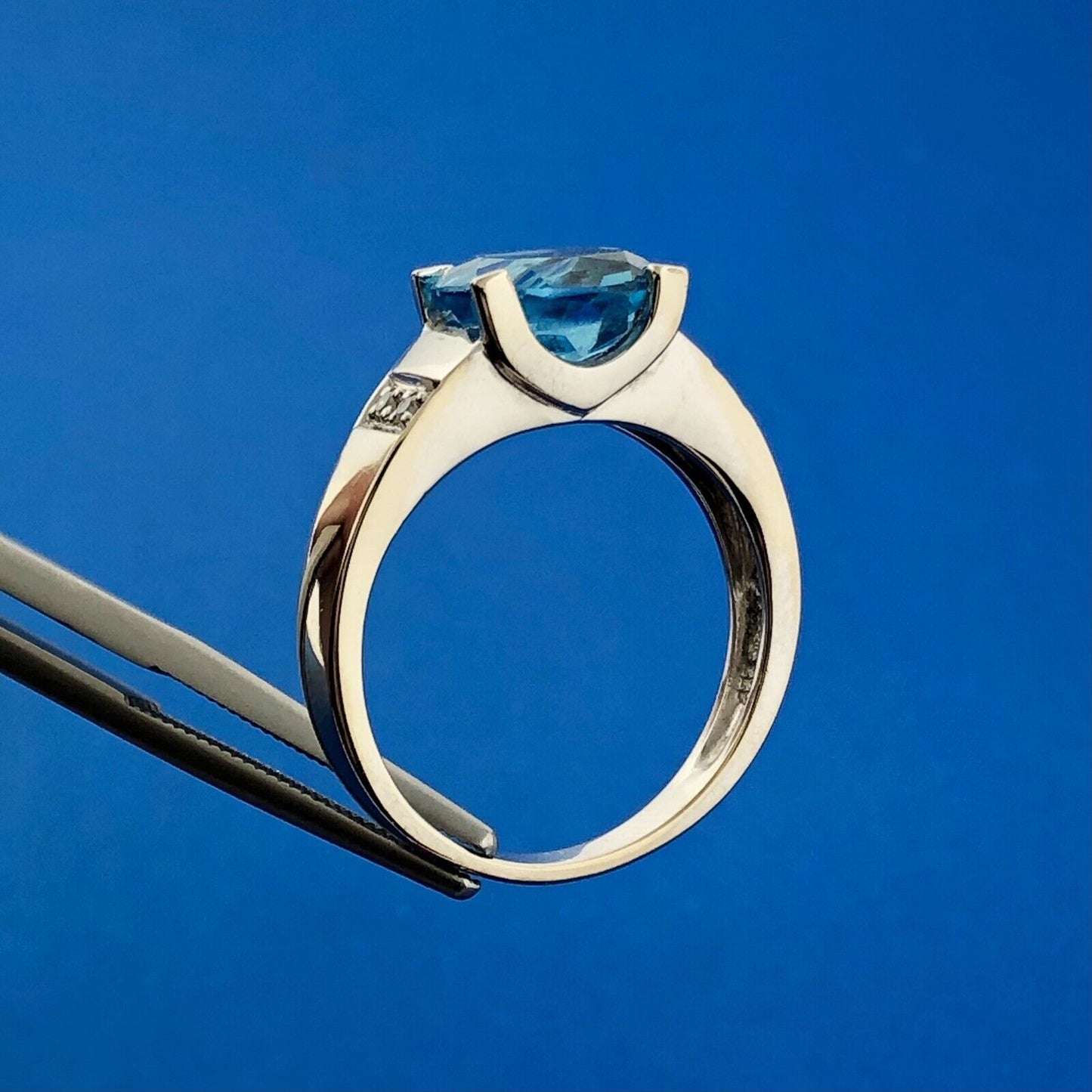 Gorgeous 14k White Gold Oval Cut Blue Topaz Diamond Accent Statement Ring Size 8