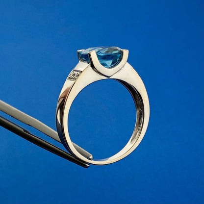 Gorgeous 14k White Gold Oval Cut Blue Topaz Diamond Accent Statement Ring Size 8