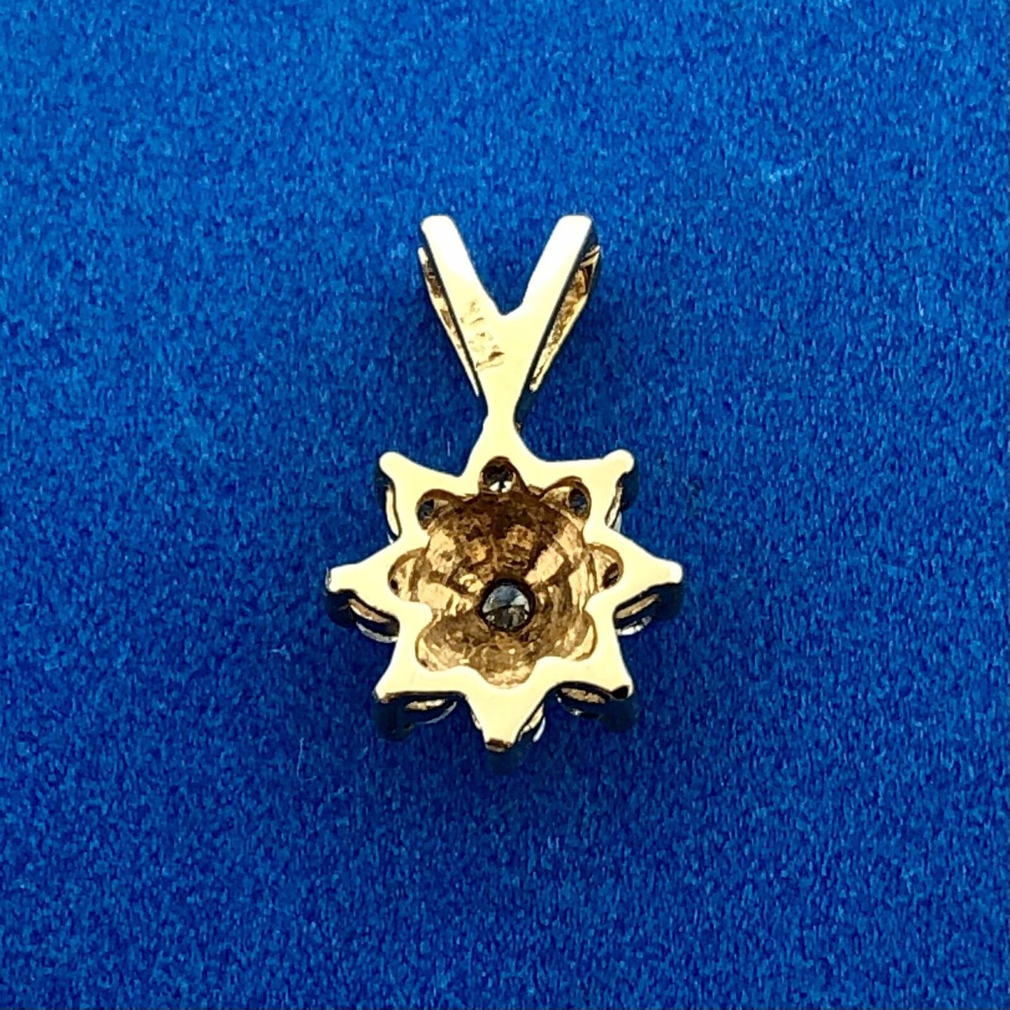 Beautiful 14k Yellow Gold Round Cut Diamond Starburst Cluster Pendant