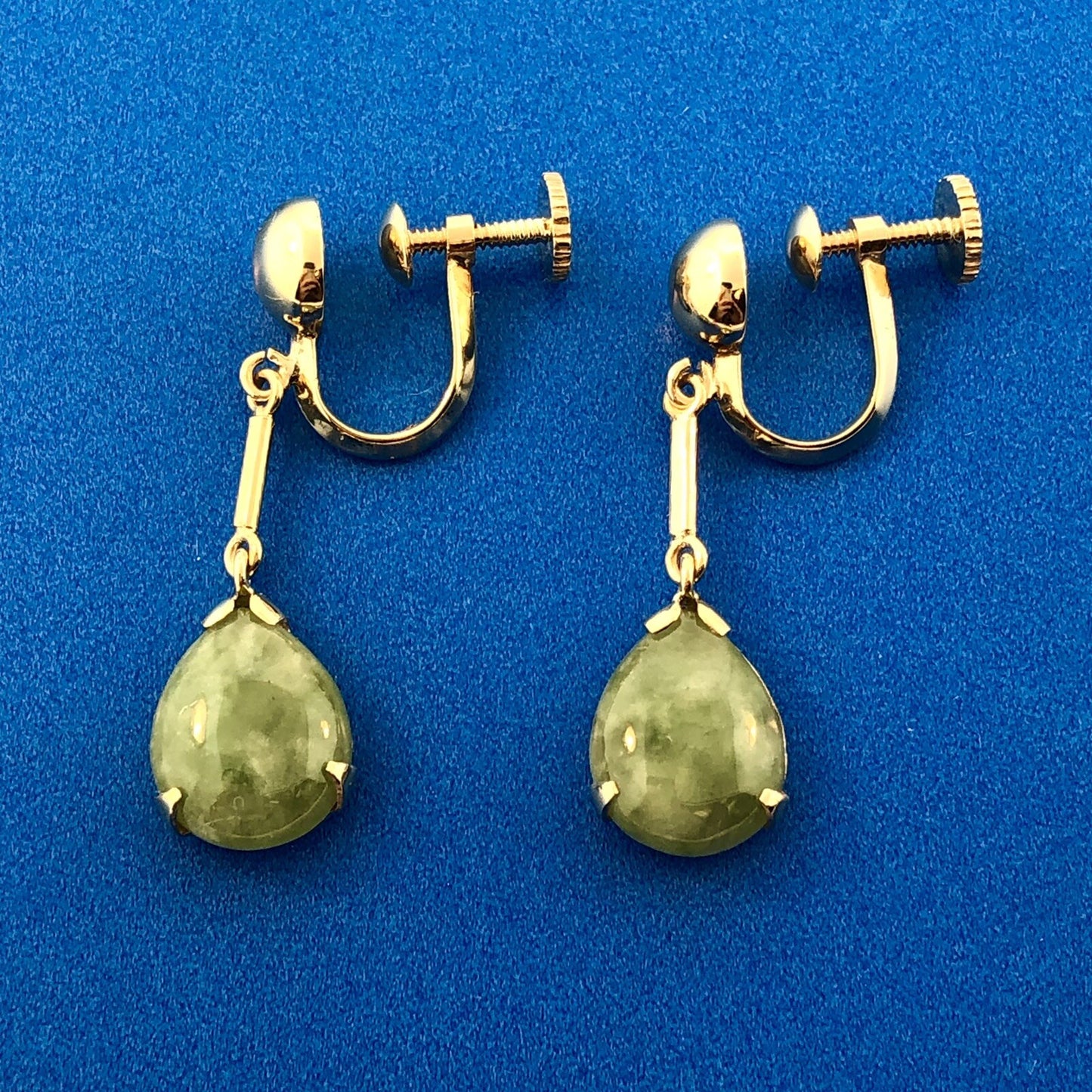 Estate Designer 14K Yellow Gold Apple Jadeite Jade Pear Drop Screw Back Earrings