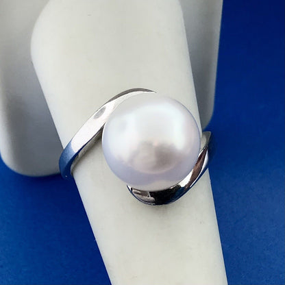 Designer 925 Sterling Silver White Mabe Pearl Solitaire Modernist Bypass Ring