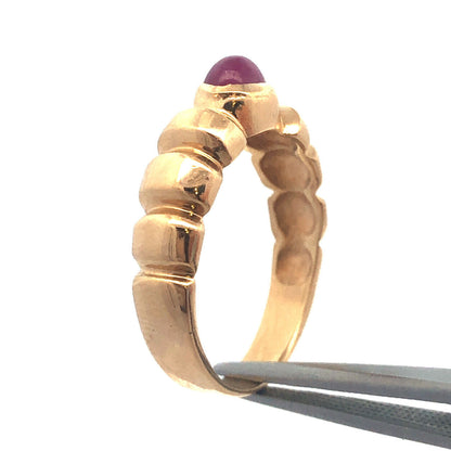 Gorgeous 14k Yellow Gold Oval Shaped Cabochon Fuchsia Ruby Ridge Ring Size 8