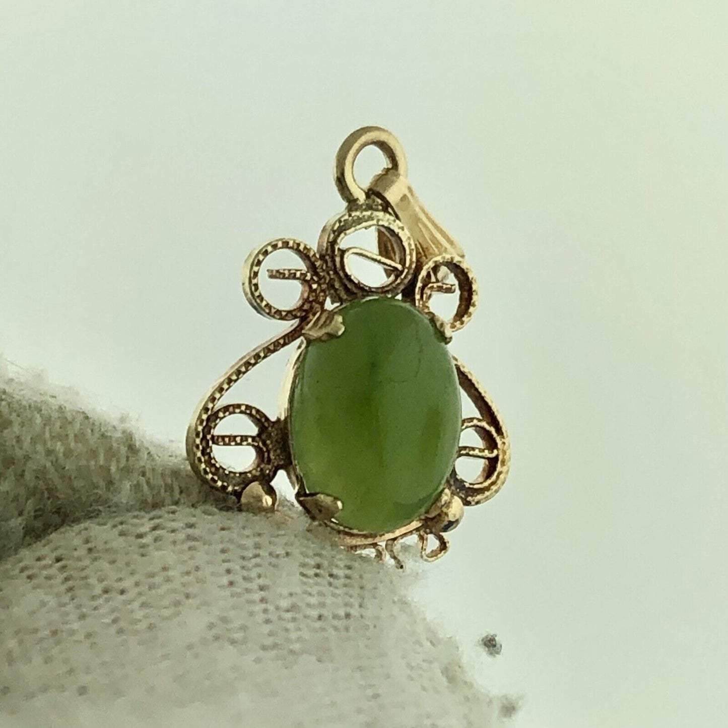 Vintage 14K Yellow Gold Jade Jadeite Oval Cabochon Filigree Drop Pendant