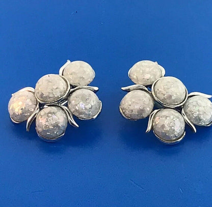 Selro Selini Silver Tone White Confetti Lucite Cabochon Modernist Clip Earrings
