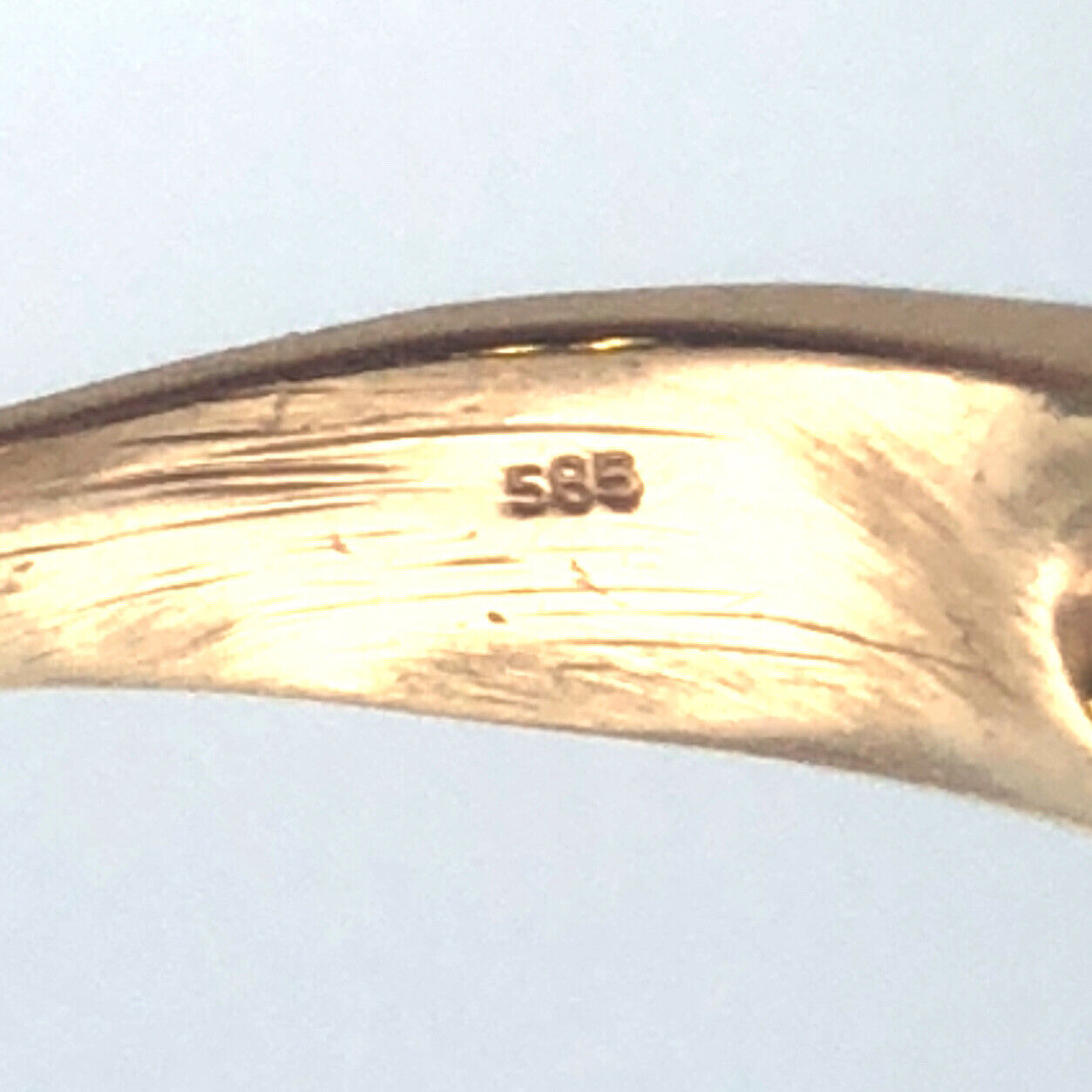 Vintage 14K Yellow Gold Oval Sapphire Diamond Accent Anniversary Ring