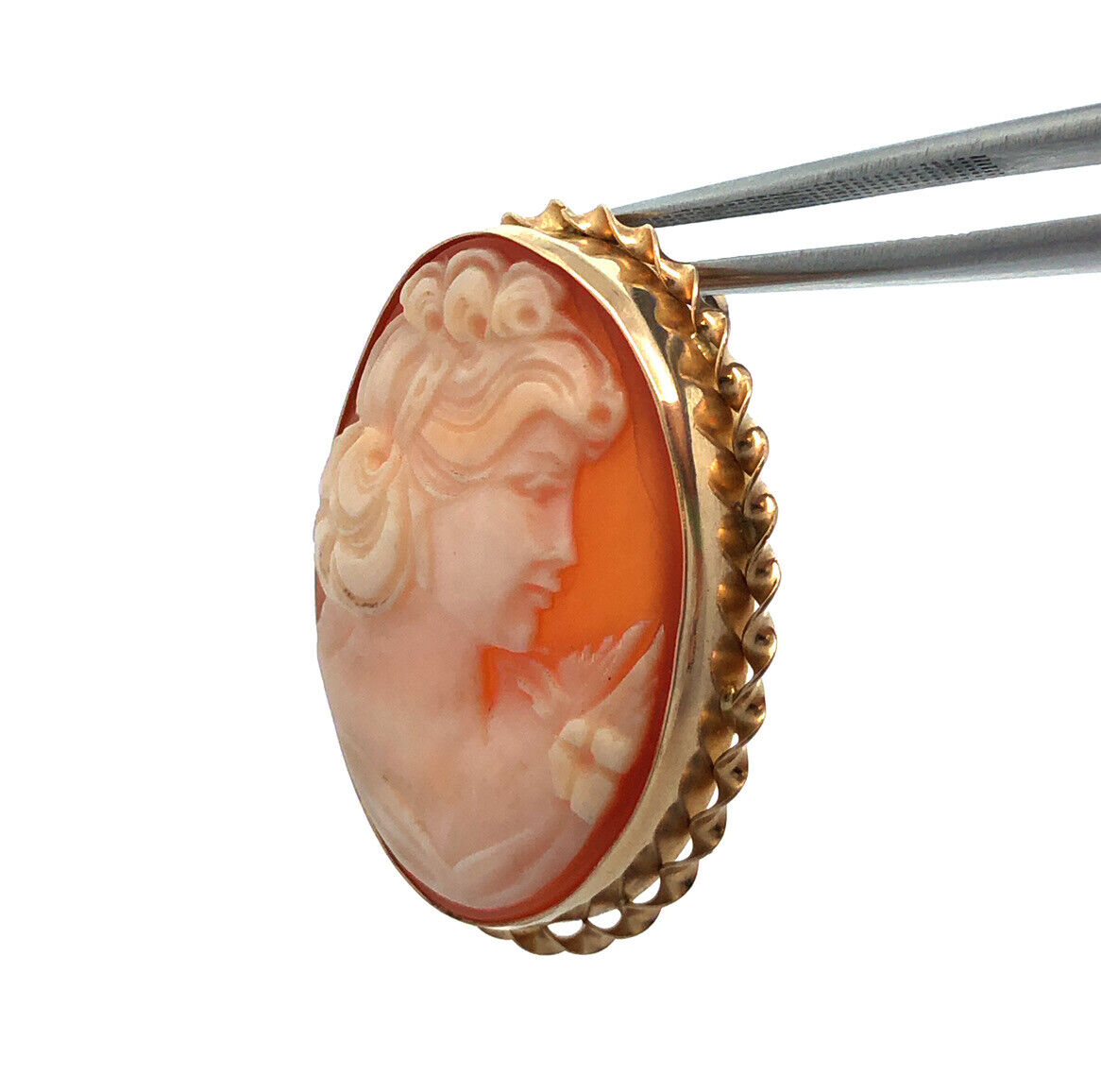 Vintage 14K Yellow Gold Carved Cameo Oval Ribbed Statement Pendant