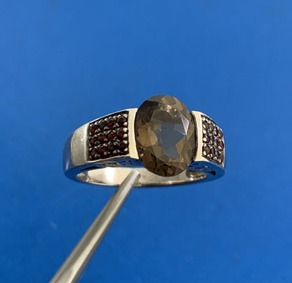 Designer 925 Sterling Silver Oval Quartz Garnet Accented Cocktail Ring