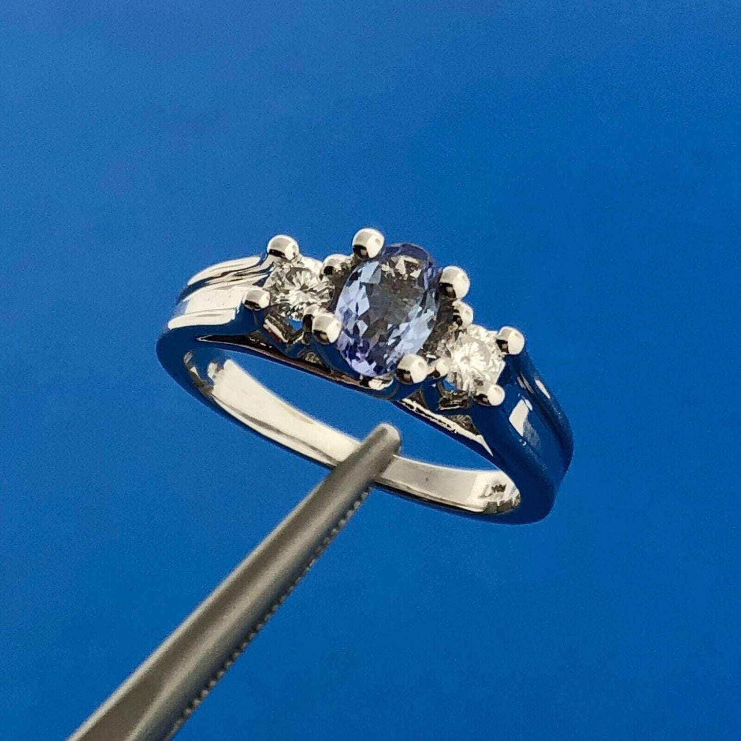Gorgeous 14k White Gold Oval Tanzanite Round Diamond Accent Ring Size 6.5