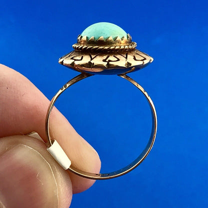 Vintage 14K Yellow Gold Turquoise Cocktail Ring Size 7.25