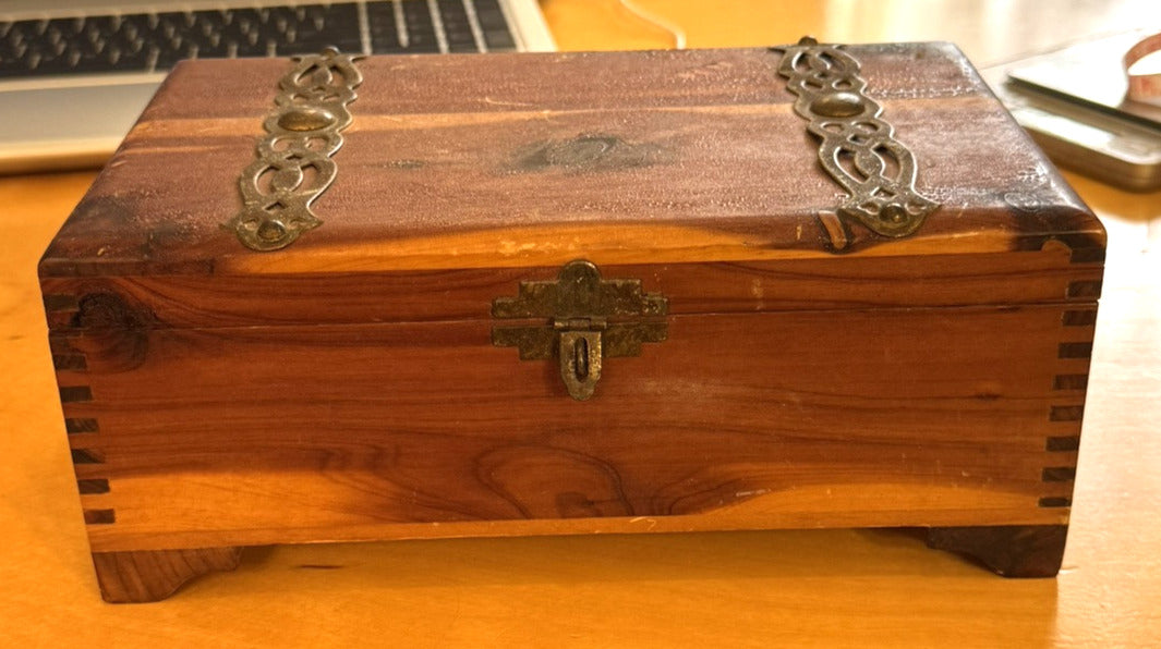 Vintage Cedar Wooden Cigar Metal Accented Trinket Jewelry Hinged Box w/Lock/Key
