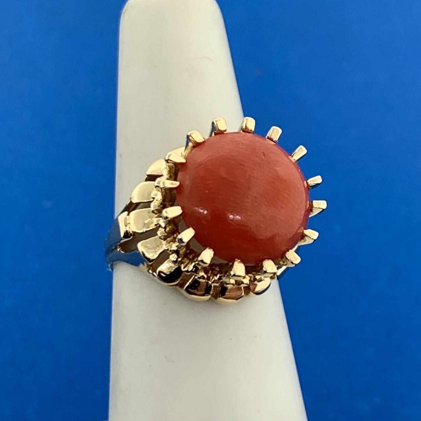 18K Yellow Gold Coral Solitaire Crown Style Size 6 Statement Cocktail Ring