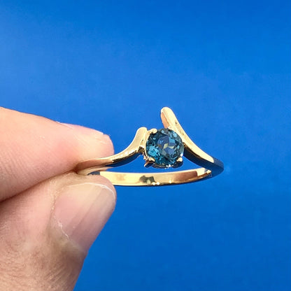 Vintage 14k Yellow Gold London Blue Topaz Ring Size 7.25