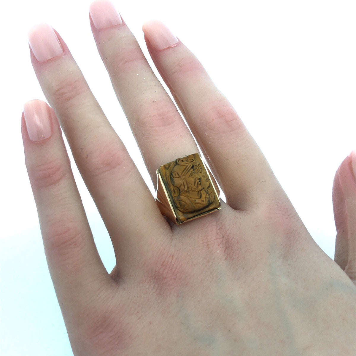 Vintage Men's 10K Yellow Gold Carved Intaglio Tiger's Eye Roman Textured Ring