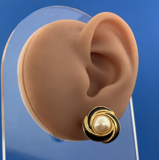Richelieu Retro Faux Pearl Black Enamel Gold Tone Statement Stud Earrings