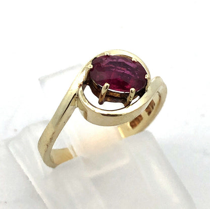Designer 14K Yellow Gold Oval Ruby Solitaire Anniversary Occasion Ring