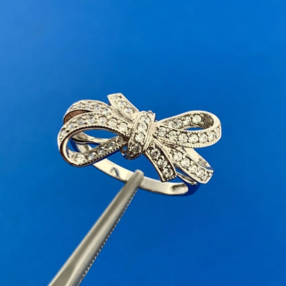 Designer Gorgeous 14k White Gold Round Sparkling CZ Tied Ribbon Ring Size 6