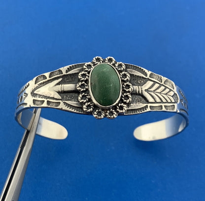 Native American Unsigned Sterling Silver Green Onyx Storyteller Cuff Bracelet